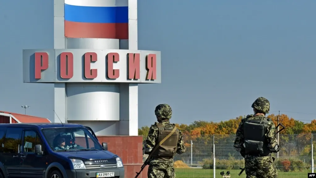 МВД России подготовило поправки, которые позволят отказывать в экстрадиции любых иностранцев и лиц без гражданства, если им предоставлено убежище на территории РФ — в том числе по политическим мотивам и из соображений «традиционных ценностей».