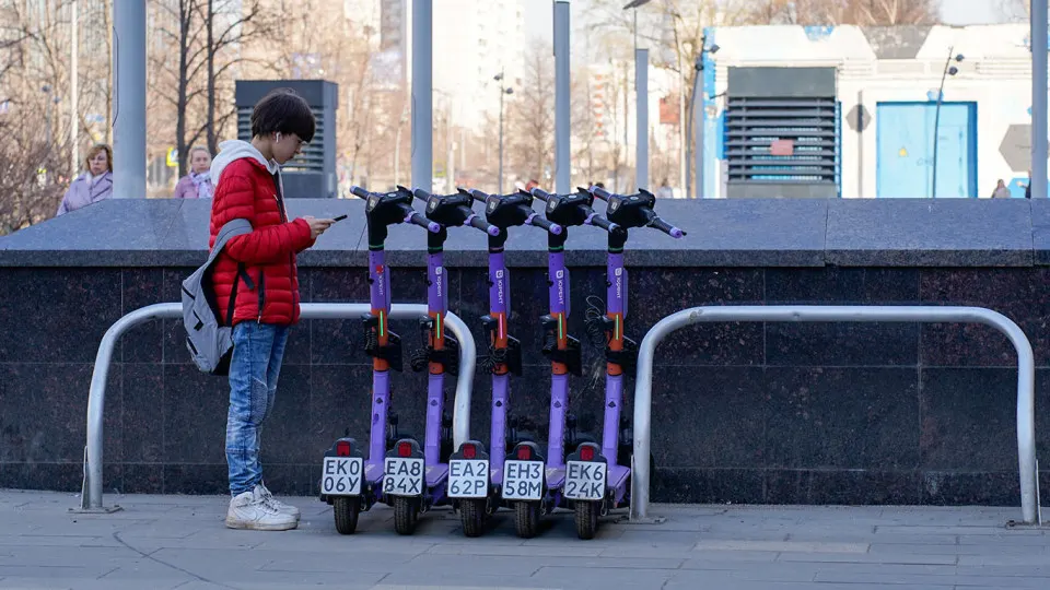 Столичный профильный вуз предложил сделать госмессенджер Max единственной точкой доступа к аренде и контролю использования электросамокатов и других средств индивидуальной мобильности в Москве, интегрировав в него как системы шеринга, так и учет частных владельцев.