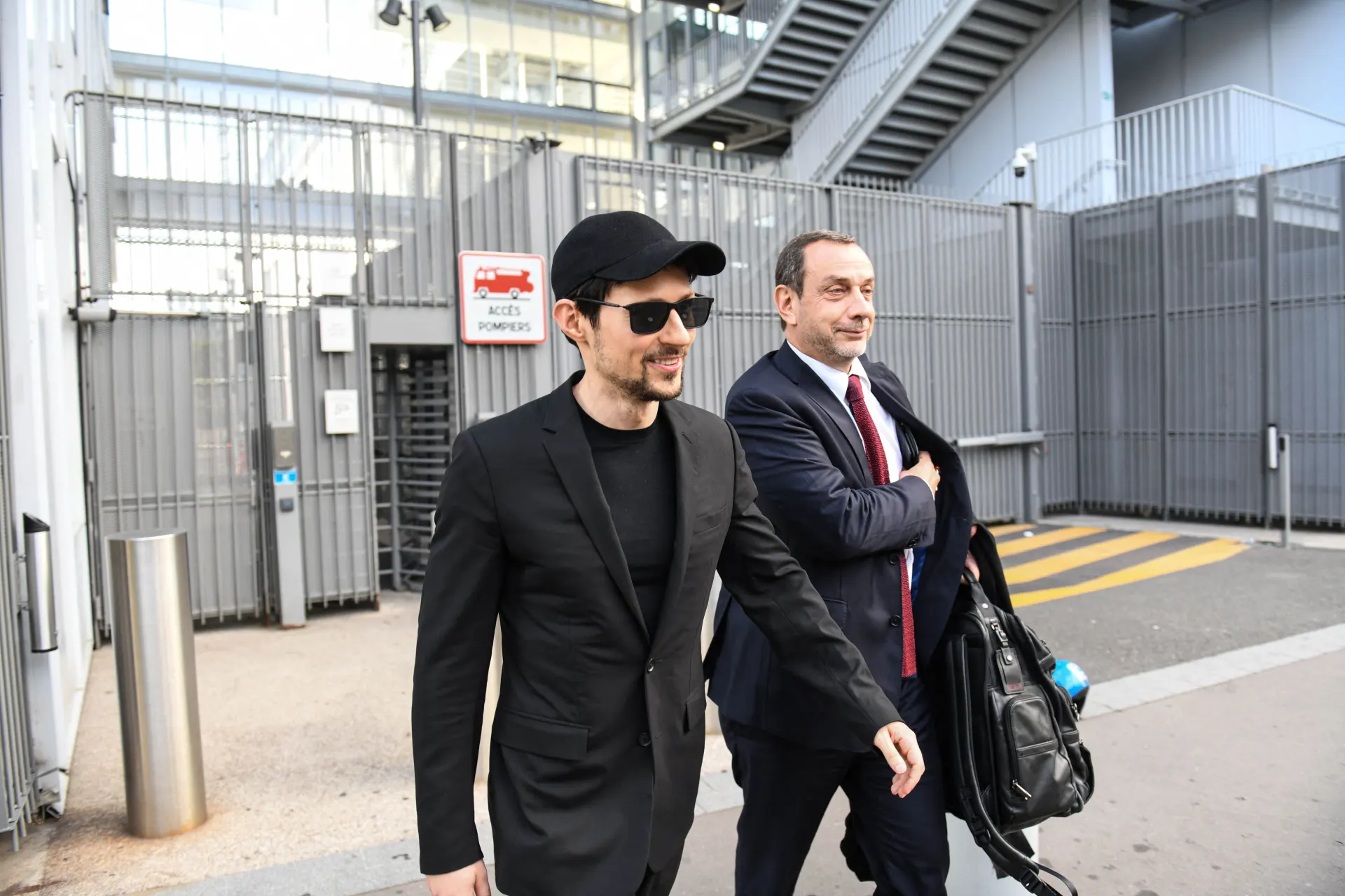 Основатель Telegram опубликовал созданную нейросетью песню «Свой живой интернет» о блокировках и обходе ограничений, а также рассказал о письме с пометкой «подозреваемому» и давлении на мессенджер в России.