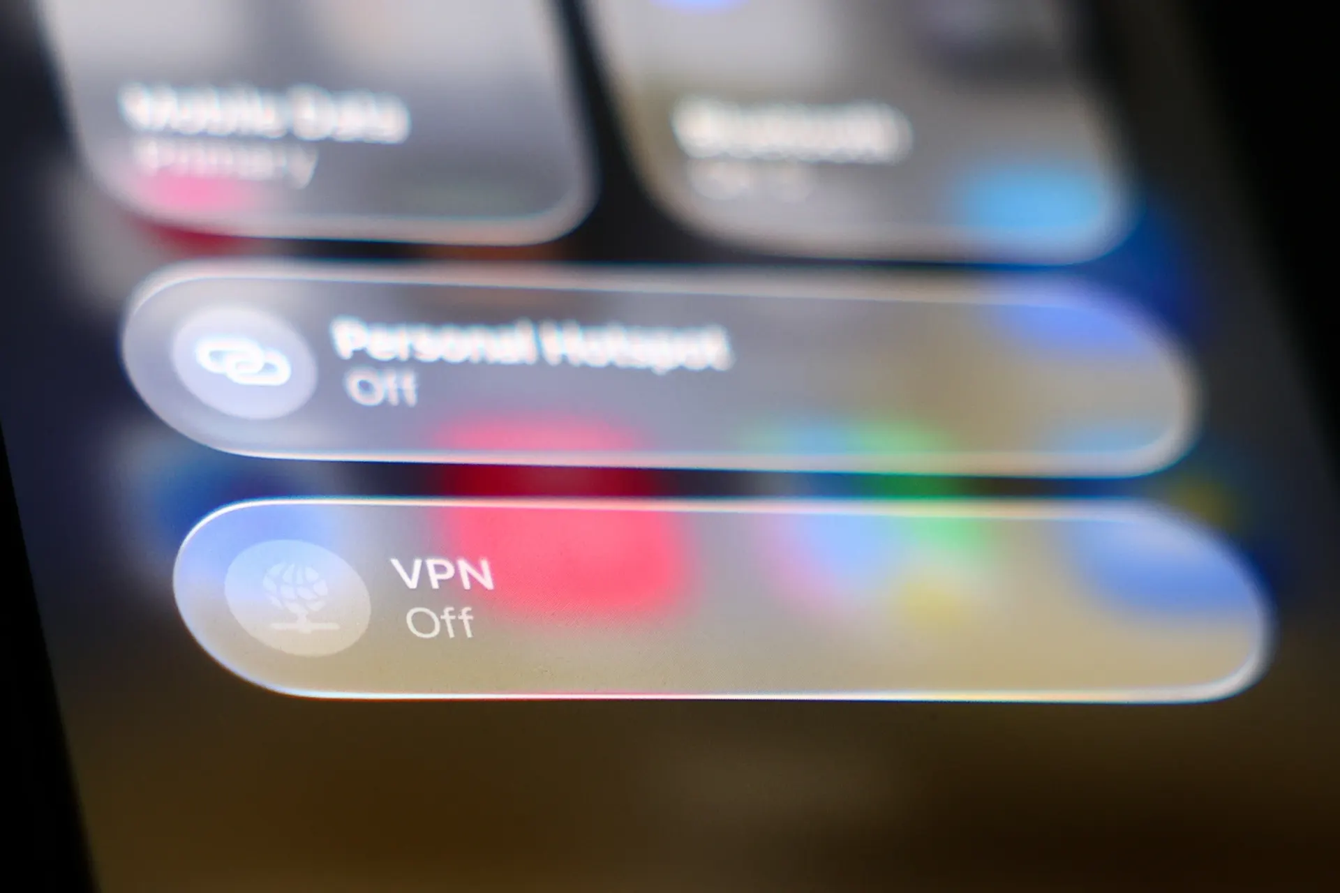 После 15 апреля некоторые площадки, ранее блокировавшие пользователей с VPN, вновь стали доступны у части пользователей; другие сервисы по‑прежнему требуют отключения обходных инструментов.