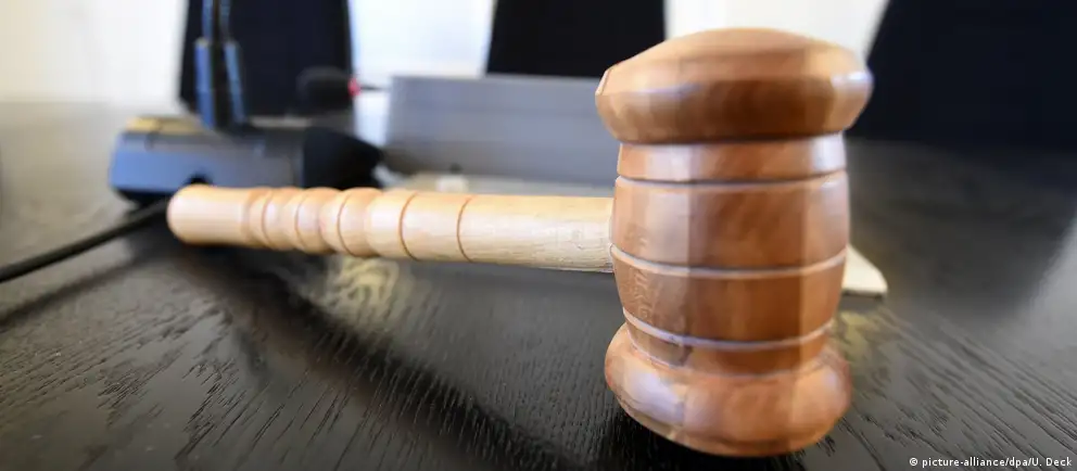 Суд в Воронеже назначил 24‑летнему Роману Мальцеву год исправительных работ по статье о демонстрации запрещённой символики — следствие усмотрело на фотографии символику, связанную с признанным экстремистским объединением.