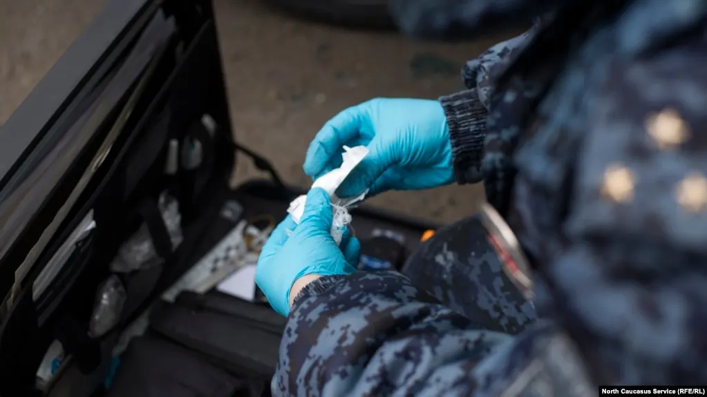 Кабинет министров в целом согласился с инициативой Верховного суда о расширении альтернатив лишению свободы для части осужденных по «наркотическим» статьям, но выступил против уменьшения максимальных сроков за хранение наркотиков в крупном и особо крупном размере.