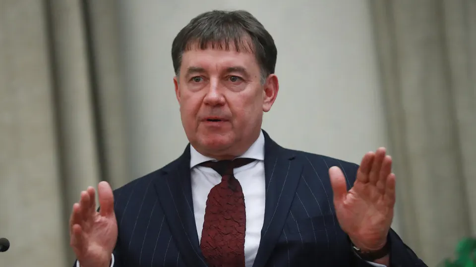 Мосгорсуд оставил в силе решение о национализации недвижимости и гостиничного бизнеса Виктора Момотова на сумму около 9 млрд рублей. Генпрокуратура утверждает, что активы были нажиты коррупционным путем и связаны с криминальными авторитетами и подпольной проституцией.