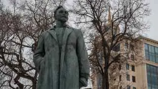 Президент России присвоил Академии ФСБ почетное наименование в честь Феликса Дзержинского, основателя ВЧК и организатора красного террора. Решение подчеркивает преемственность спецслужб от советских органов госбезопасности и уже вызвало обсуждения как важный символический шаг.