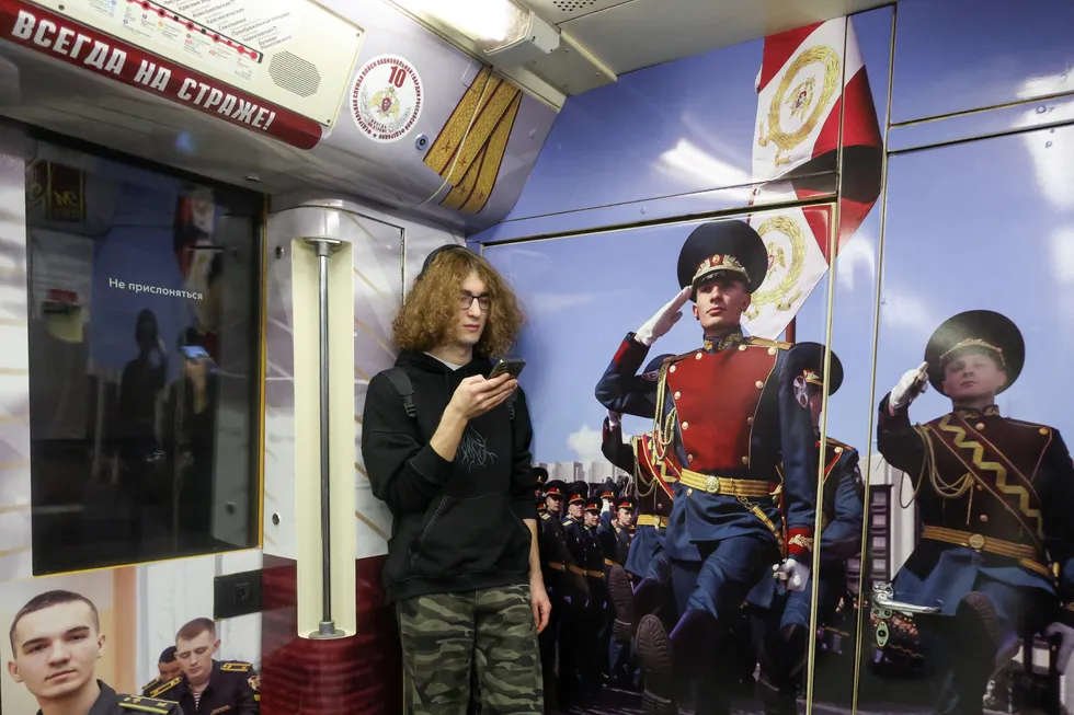 За последнее время власти ввели и анонсировали несколько ограничений, которые затрудняют покупку и использование VPN-сервисов в РФ: от запрета оплаты через мобильный счёт до блокировок доступа к сервисам при включённом VPN. О чём важно знать прямо сейчас и какие есть альтернативы.