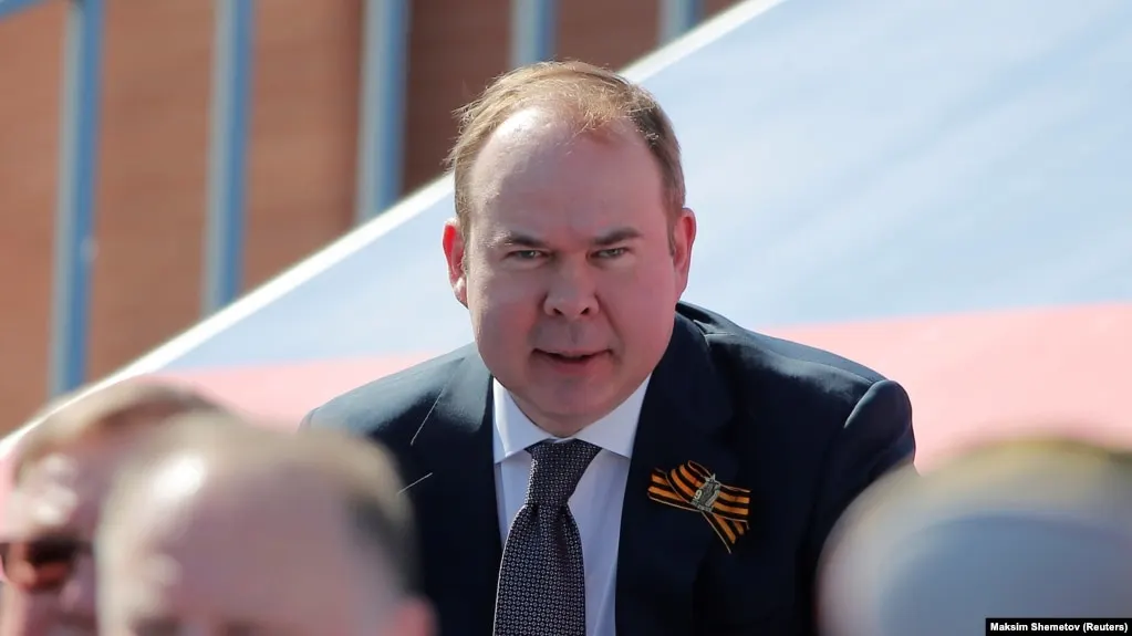 Мать главы президентской администрации и мать вице-премьера России получили многомиллионные доходы, выступая кредиторами оборонной группы «Сфера» и получая права требования по ее долгам.