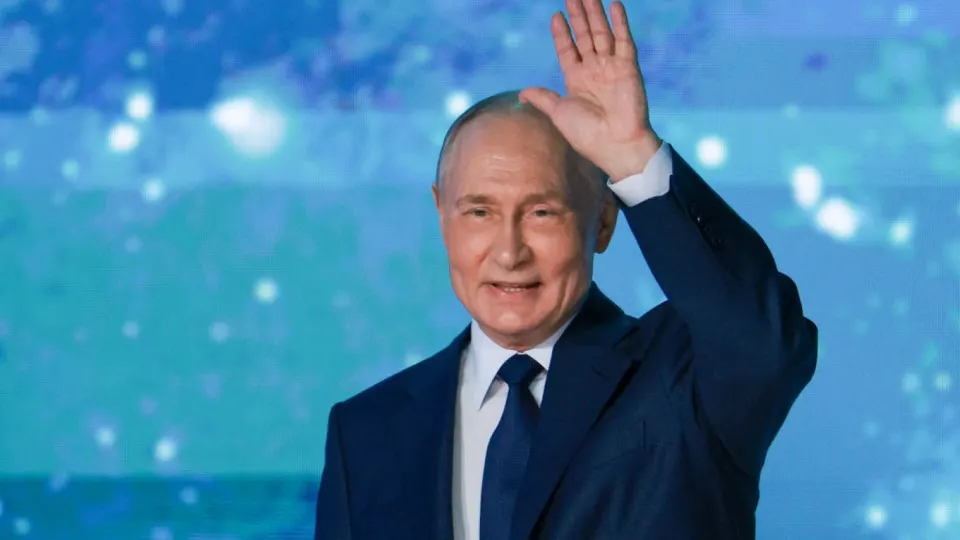 Президент Владимир Путин заявил, что при ограничениях доступа к интернету в России должны бесперебойно работать Госуслуги, платёжные системы и сервисы записи к врачу, а граждан необходимо заранее информировать об отключениях.