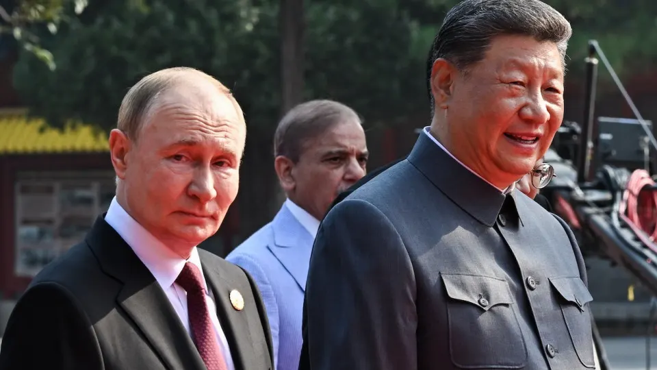 Проект макропрогноза кабмина показывает: резкого роста экспорта российского газа в Китай в ближайшие годы не ожидается, а запуск газопровода «Сила Сибири‑2» откладывается на послевоенный период.