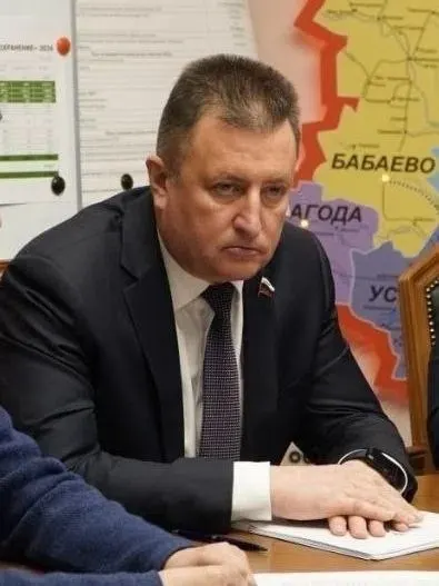 Сенатор Евгений Богомазов внес в Госдуму инициативу, по которой общие собрания жильцов смогут лишь одобрять повышение тарифов на содержание и ремонт. Опускать плату ниже регионального минимума станет невозможно, а верхний предел для тарифов не предложен.
