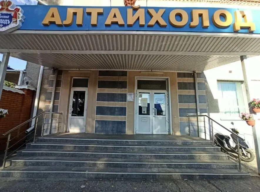 В производственном отделе из 80 сотрудников осталось шесть; выпуск продукции остановлен, персонал переведён в простой, многие не получили заработанное, ведутся суды по ситуации.