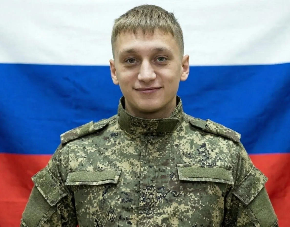 23-летний студент из Бурятии подписал контракт с Минобороны в январе 2026 года, прошёл обучение оператора БПЛА и 6 апреля погиб под Луганском — это первый подтверждённый случай гибели учащегося, завербованного по новой программе вербовки.