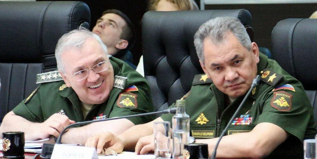 Московский суд постановил обратить в доход государства деньги, недвижимость и другие активы бывшего первого заместителя министра обороны и членов его семьи на общую сумму 5,5 млрд рублей; дело связано с рядом уголовных обвинений.