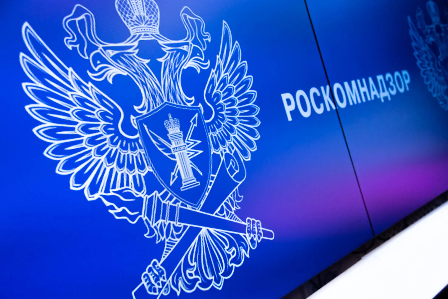 С декабря 2025 года в суды поступили несколько административных протоколов по статье 13.11 КоАП против крупных зарубежных игровых компаний — регулятор указывает на нарушение требований по хранению и обработке персональных данных россиян; часть компаний уже оштрафованы.