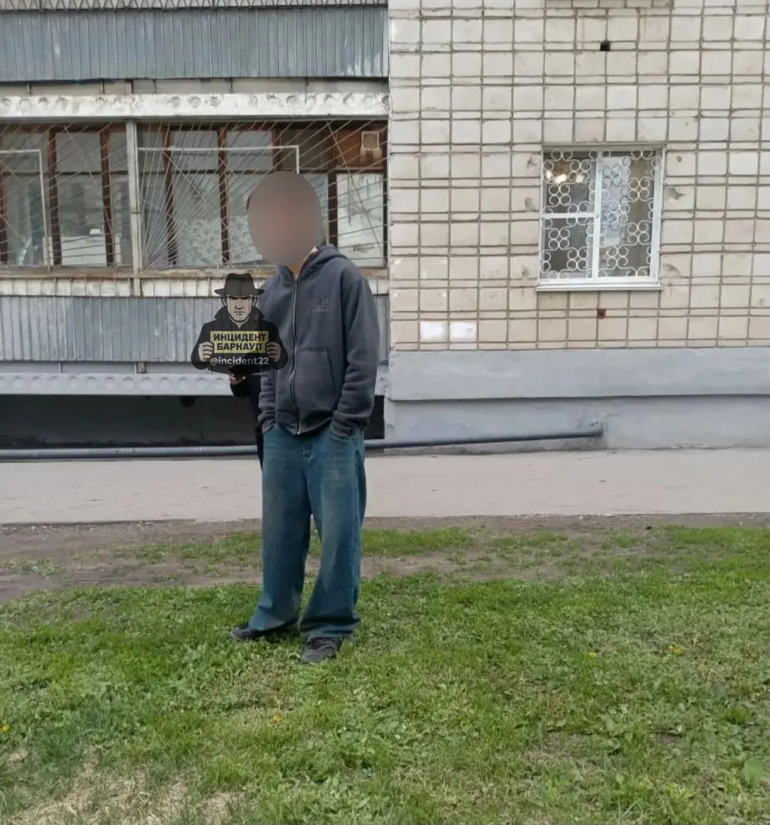 Вечером возле дома на улице Шукшина четверо подростков напали на двух мальчиков 11 и 12 лет. Следственный комитет начал проверку по части 2 статьи 115 УК РФ, полиция проводит проверку обстоятельств.