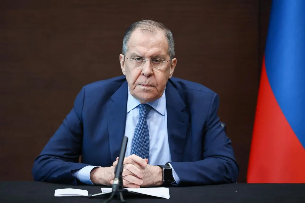 МИД сообщил, что в ходе телефонного разговора Сергей Лавров уведомил госсекретаря США Марко Рубио о намерениях нанести удары по объектам в Киеве и посоветовал эвакуировать сотрудников посольства.