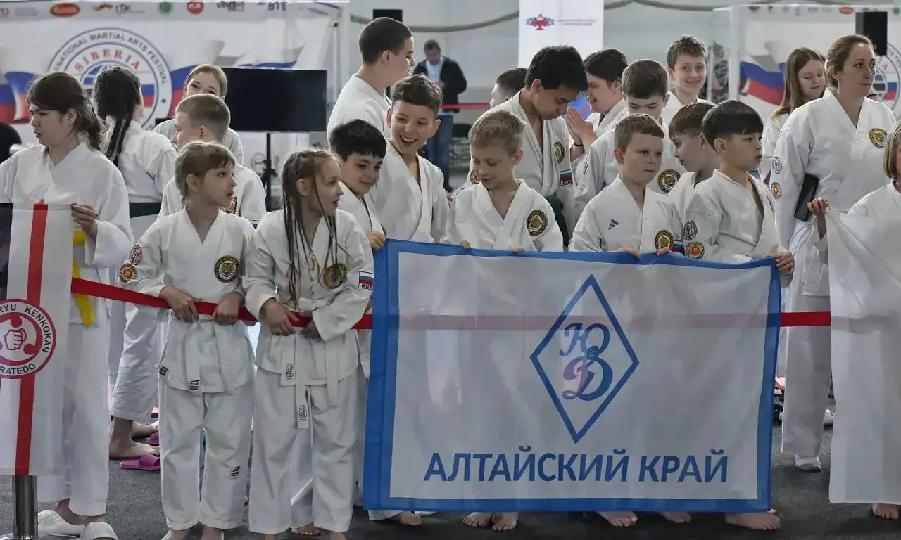 С 22 по 24 мая в спортивном комплексе «Темп» проходят соревнования «Юный динамовец» и олимпиада «Сибирь — Азия» с более чем 4 тысячами участников из 30 регионов России и стран СНГ.