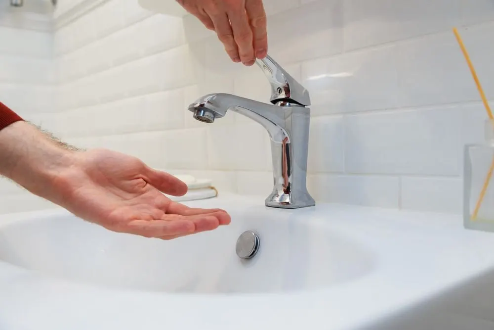 Жители дома на пр. Социалистическом, 130 остаются без горячей воды. В диспетчерской Железнодорожного района сообщают о повреждении на улице Деповской; сроки восстановления пока неизвестны.