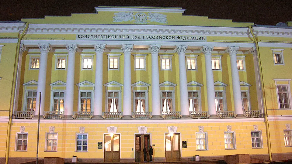 Председатель Конституционного суда заявил, что антикоррупционные иски прокуратуры не должны иметь сроков давности. По мнению суда, коррупция — «конституционный деликт», и через такие иски власти возвращали и национализировали активы на сумму около 6,5 трлн рублей.