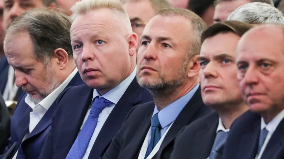 Российский союз промышленников и предпринимателей инициировал запрет на публикацию информации о делах компаний, требующих возмещения убытков от санкций, а также просит не учитывать такие «бумажные» взыскания при расчёте налоговой прибыли — предложение обсуждается в администрации президента и профильных ведомствах.