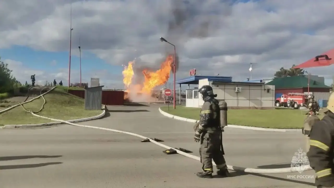 На проспекте Энергетиков произошёл пожар на газовой автозаправке. На месте работают 46 спасателей и 14 единиц техники, пострадавших нет.