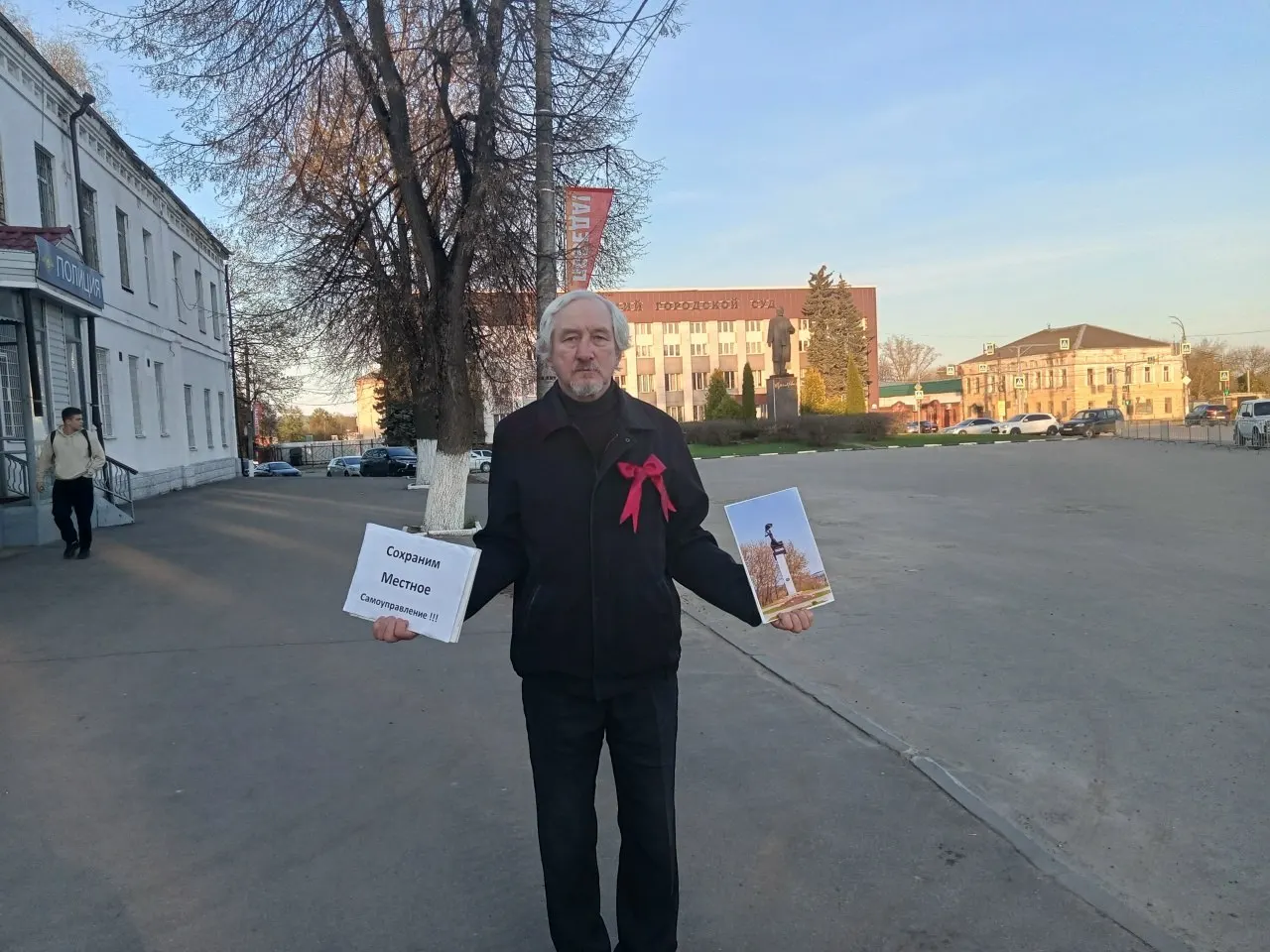 Суд признал Юрия Саенко виновным по ч. 2 ст. 20.2 КоАП — якобы за проведение публичного мероприятия без уведомления; возможная причина — его одиночный пикет 1 мая в защиту местного самоуправления.
