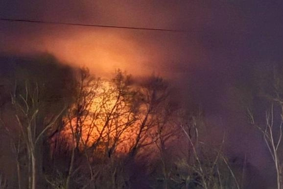В аэропорту Чебоксар ограничили приём и выпуск самолетов. Минобороны заявило об уничтожении 289 украинских беспилотников над различными регионами России; в ряде областей зафиксированы пожары и повреждения объектов инфраструктуры.