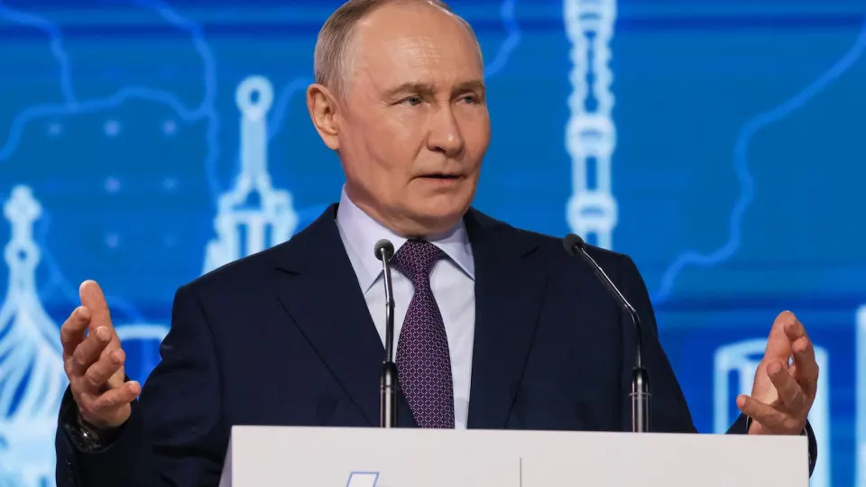 Президент предложил активнее трудоустраивать ветеранов боевых действий в оборонную и индустриальную сферу, отметив их практический опыт; при этом в стране растёт число инвалидов и спрос на протезы, а также фиксируется всплеск тяжких преступлений среди вернувшихся.