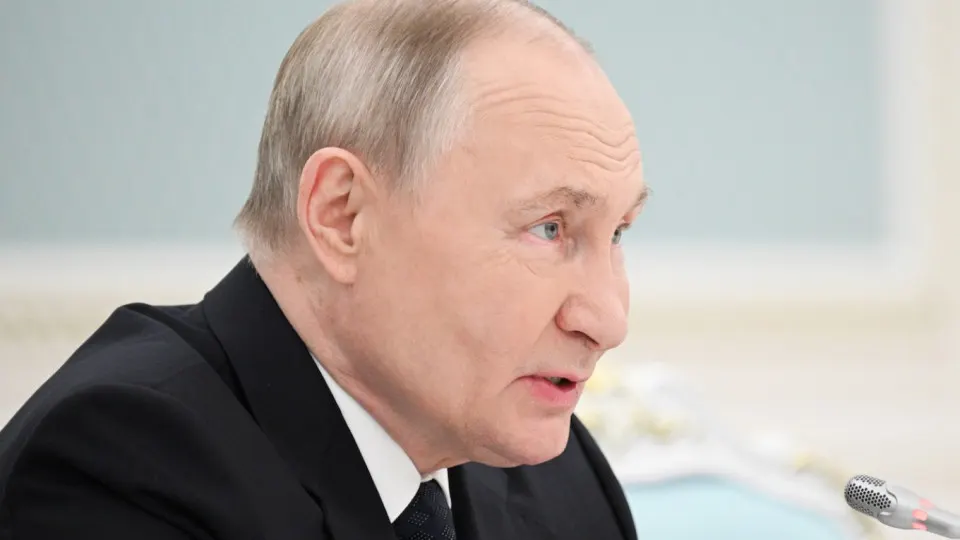 Власти поставили цель довести число иностранных учащихся в российских вузах до 500 тысяч к 2030 году. Эксперты и расследования фиксируют параллельный рост вербовочных кампаний — как среди иностранцев, так и среди российских студентов для службы в войсках.