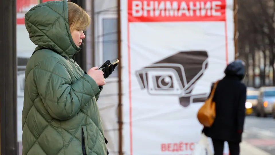 Пользователи заметили, что в госплагине-mессенджере сообщения с ключами VPN исчезают из чатов, а при повторной отправке аккаунт может разлогиниваться; власти расширяют практики блокировок и ориентируются на опыт других стран.