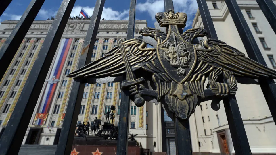 Военное ведомство предлагает напрямую передавать в своё распоряжение акции, землю, технику и производственные мощности национализированных компаний стройсектора, чтобы оперативно использовать их для гособоронзаказа и капитального строительства.