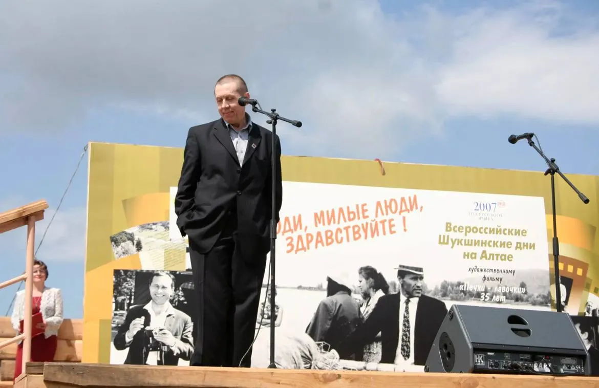 21 июня исполнилось бы 85 лет народному артисту Валерию Золотухину, родившемуся в селе Быстрый Исток Алтайского края; его помнят по знаковым ролям в кино и работе в алтайском театре.