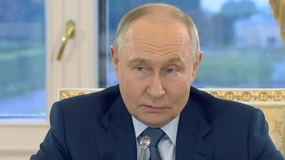 Президент заявил, что Украина не готова к урегулированию из‑за внутриполитической ситуации; Россия не против членства Киева в ЕС, но против превращения союза в военный блок; отмечены рост реальных доходов и меры по недопущению гиперинфляции.