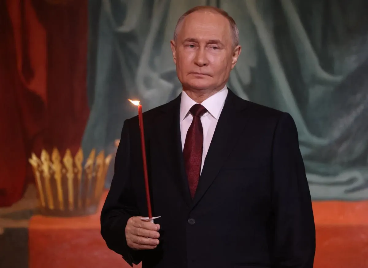 По сообщениям зарубежных аналитиков, правление российского лидера может продлиться не более трёх лет. Рассмотрены варианты — от внутреннего мятежа и смерти до показательных процессов — а также возможные триггеры и роль внешних игроков.