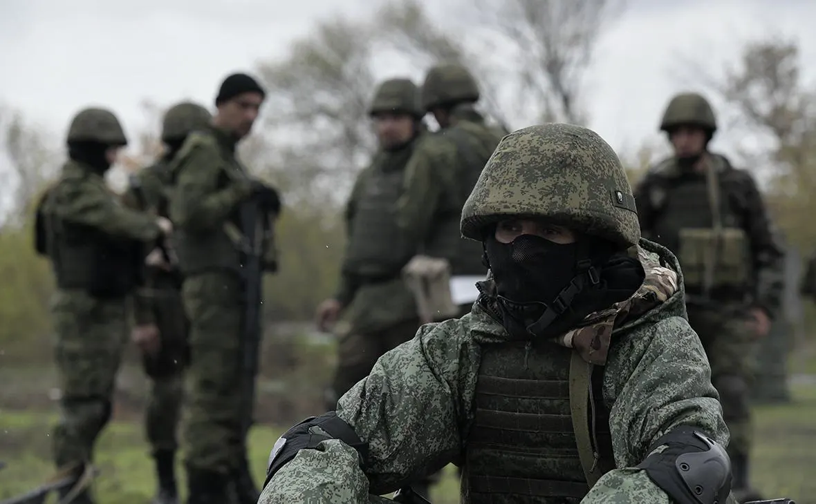 Бывшие чиновники, военные эксперты и представители разведок считают, что Украина опережает Россию в применении технологий и тактики; в Кремле понимают необходимость мобилизации ресурсов, но решения ещё нет.