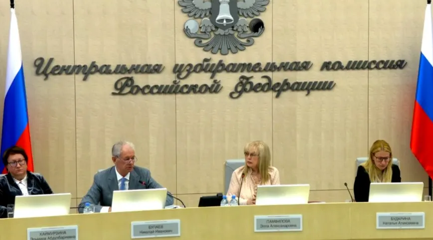 На заседании Центризбиркома подтвердили расширение дистанционного электронного голосования, оговорили порядок его проведения и приняли специальные правила для прифронтовых и присоединённых территорий; также объявили о приглашении международных наблюдателей из четырёх африканских стран.