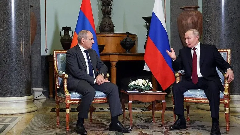 По телефону 1 июня российский президент поздравил Николa Пашиняна с днём рождения и обсудил итоги заседания Высшего евразийского экономического совета, состоявшегося 29 мая в Астане.