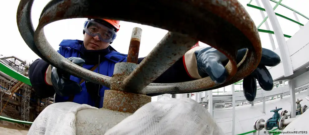 Утром 25 июня беспилотники нанесли удар по Уфимскому нефтеперерабатывающему комплексу: загорелись установки на двух заводах, очевидцы зафиксировали несколько очагов возгорания.