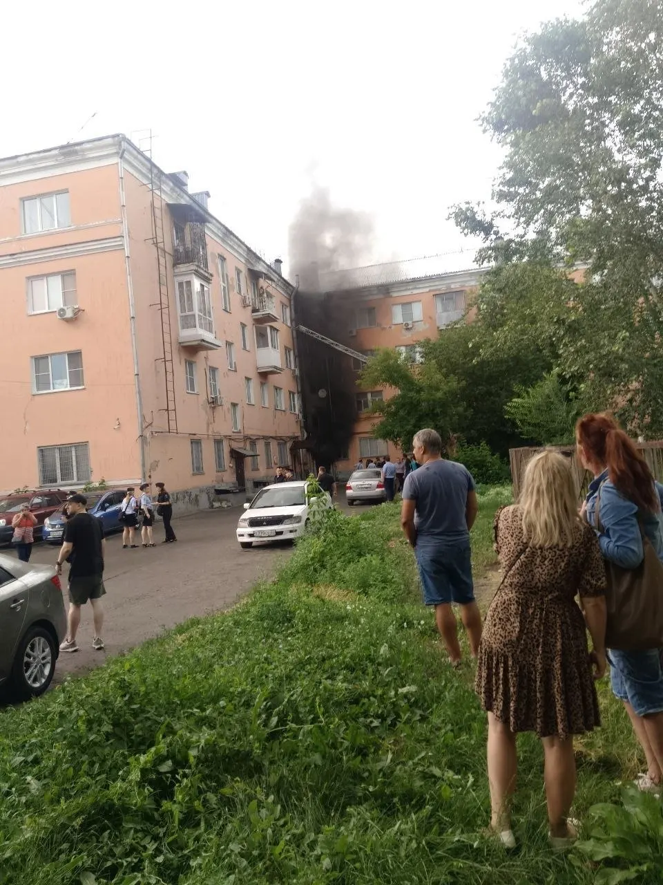 26 июня в четырёхэтажном жилом доме на проспекте Калинина в Барнауле произошёл пожар — возгорание началось в подвале, предварительно из‑за электросамоката. Были эвакуированы жители, огонь потушили на площади около 240 м².