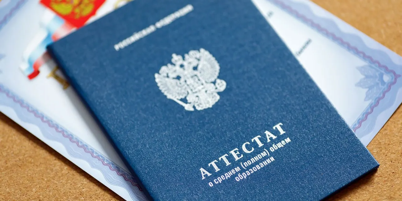 Торжественные церемонии вручения аттестатов состоятся в 84 школах Барнаула: большинство — в зданиях школ, часть — в городских домах культуры.