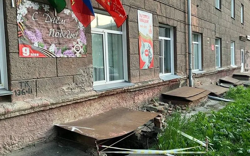 За ночь — массовые атаки беспилотников и сообщения о раненых, пожар после удара по нефтебазе в Краснодарском крае, провал грунта под детским садом в Новосибирске, дефицит продуктов в Крыму и крупная китайская инвестиция в Алтайском крае.
