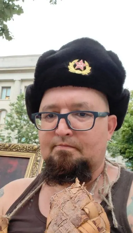 В Бяла-Подляске застрелен 44-летний гражданин России Роберт Бурдай (псевдоним Семён Скрепецкий). Полиция задержала предполагаемого пособника, сам стрелок продолжает скрываться.