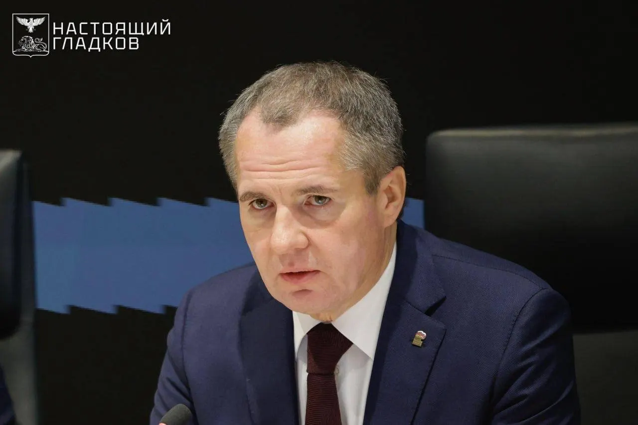 Владимир Путин подписал указ о назначении бывшего губернатора Белгородской области Вячеслава Гладкова чрезвычайным и полномочным послом России в Абхазии. Ранее в мае он и губернатор Брянской области ушли в отставку.
