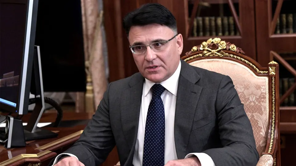 Инициатива объясняется отбором «лучших» зарубежных картин и освобождением экранного времени для российских лент; власти поручили Минкультуры ускорить решение по квотам.