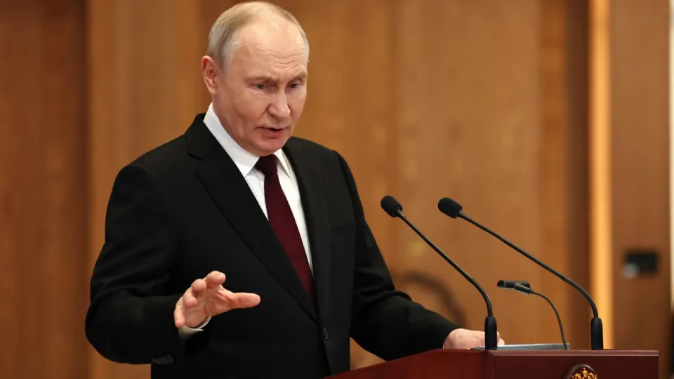 Президент РФ заявил, что Россия нанесёт ответный удар по странам Европы, если с их территорий начнут запускать беспилотники по российским объектам. Он охарактеризовал атаки дронов как попытку «раскачать» общество и отметил, что предпосылок для переговоров с Украиной нет.