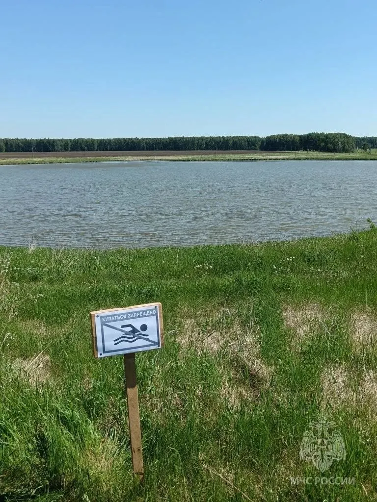 В Топчихинском и Краснощёковском районах зафиксированы два случая гибели женщин на воде. По данным МЧС, возможная причина — сочетание алкоголя и купания.