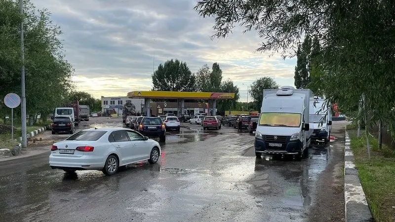 Александр Новак заявил, что рост спроса на бензин в регионах на 20–30% во многом носит искусственный характер; власти перестраивают логистику и планируют восстановить баланс на рынке.