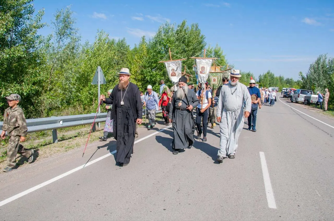 Паломники отправятся в недельный крестный ход из Барнаула в село Коробейниково; перед выходом в Покровском соборе проведут литургию, в пути будут служить молебны и акафисты.