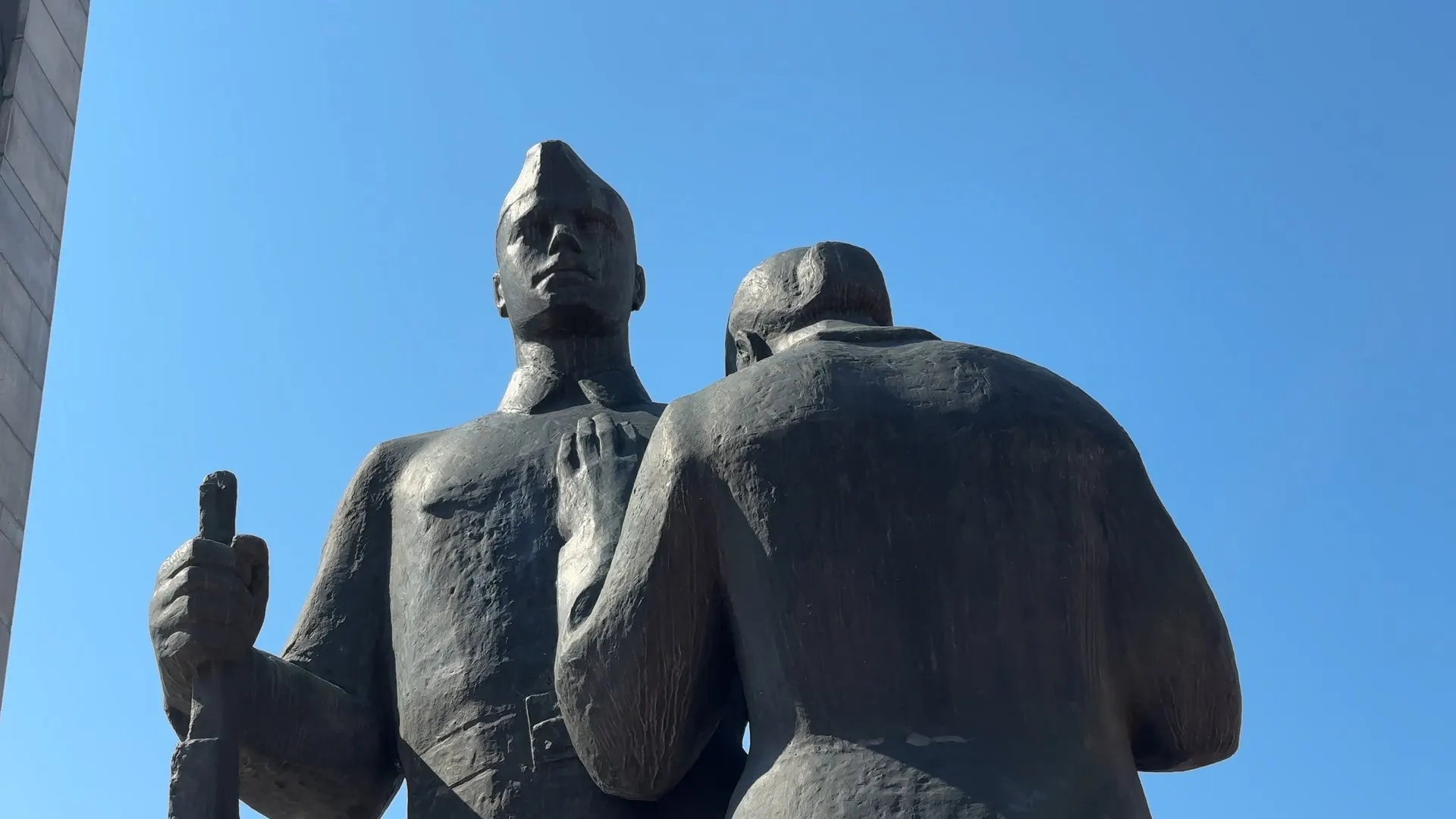 На площади Победы 22 июня состоится открытый концерт и общегородская акция «Свеча памяти» в честь Дня памяти и скорби. Начало в 20:30, вход свободный.