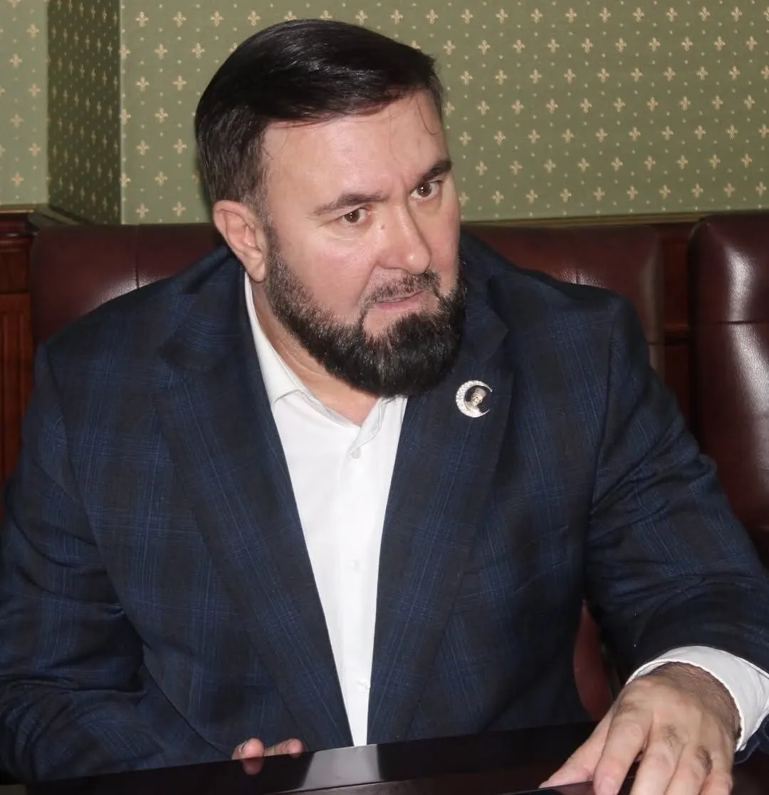 По распоряжению от 26 июня Мансур Солтаев получил грамоту за укрепление законности и защиту прав граждан. Ранее ему предъявляли претензии за действия против правозащитников и в связях со скандалами вокруг исчезновения женщин.