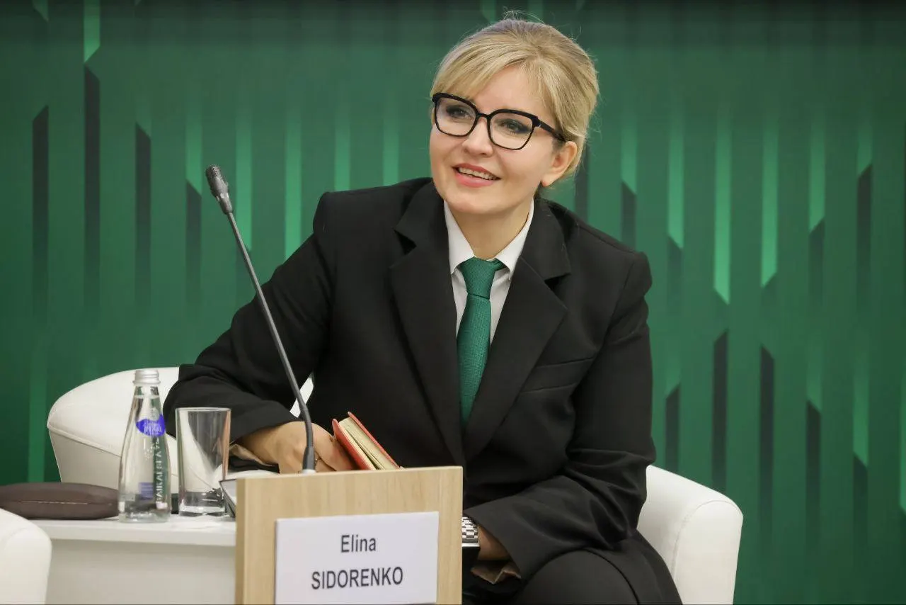 Элина Сидоренко, связанная с АНО «Белый интернет» и поддержавшая ограничение Roblox, получила первое место в региональном списке ЛДПР. На второй строчке — бывшая вице-мэр Новосибирска и директор филармонии Анна Терешкова, которая заявляет о намерении остаться работать в городе.